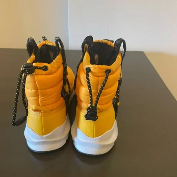 The North Face Women’s Size 6 Thermal all Lace Up Puffer Style Boots EUC. - Picture 6 of 9